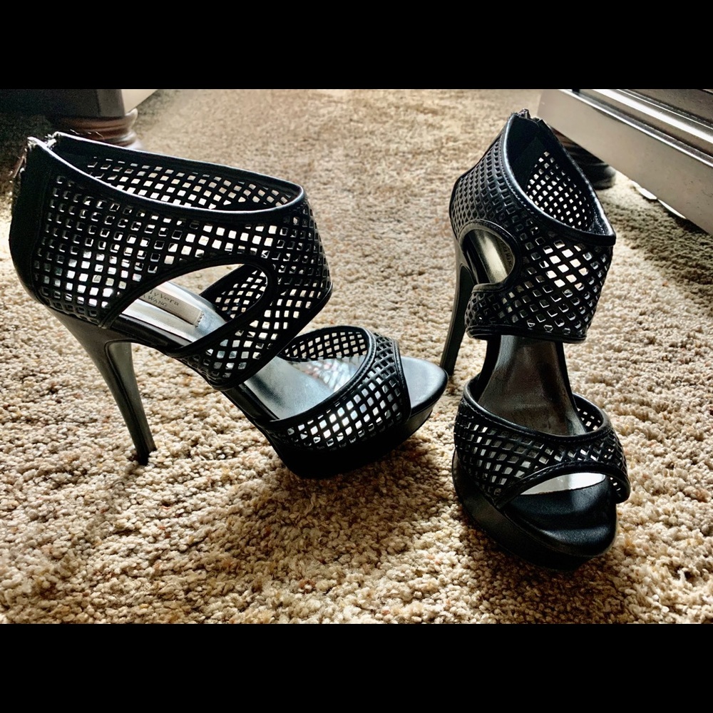 Vera Wang black heels
